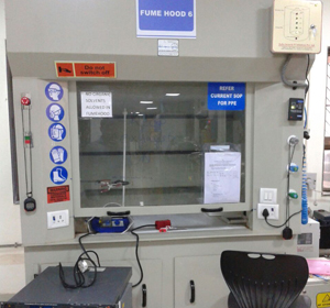 fume-hood-with-control
